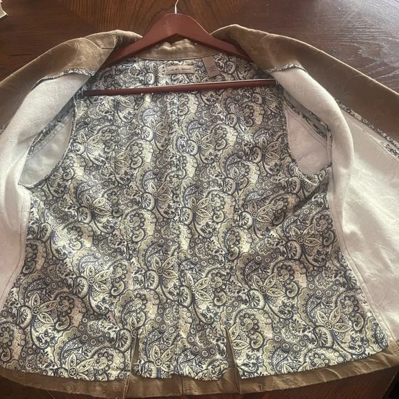 Women's  Beautiful Tan Jacket - Picture 5 of 6